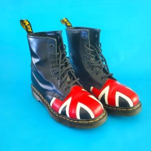 Dr. Martens Union Jack Lace Up Combat Boots | Ladies US Sz 7 / Men US Sz 6